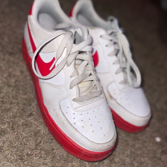 Air Force 1’s Red and White size 7Y (I wear 8 8.5 in womens) - Picture 2 of 2